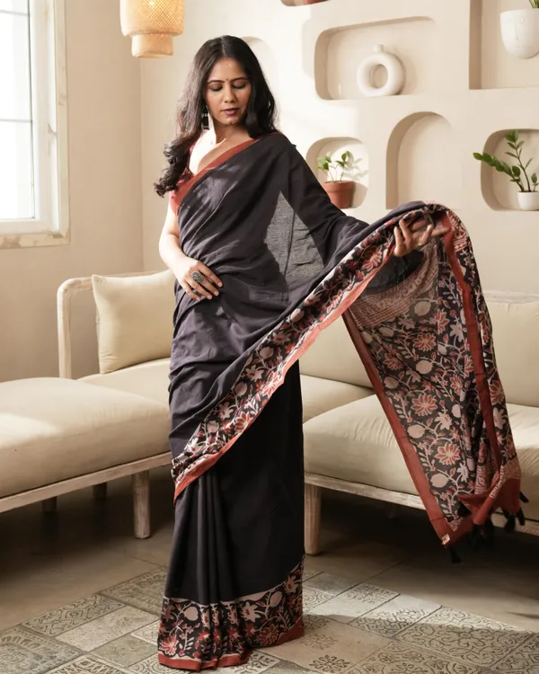 Black_Cotton_Floral_Jaal_Border_Print_Mulmul_Saree_For_Women